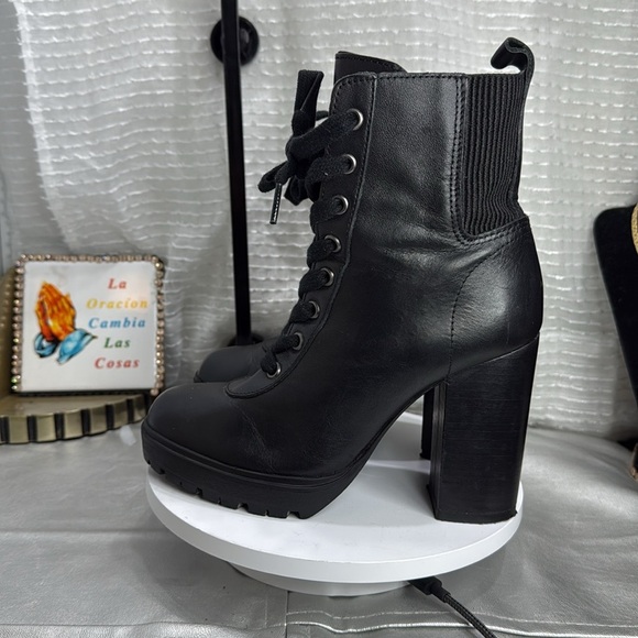 (N8) Steve Madden Women's Black Leather Combat Heeled Boots
Size 6M - Picture 3 of 11